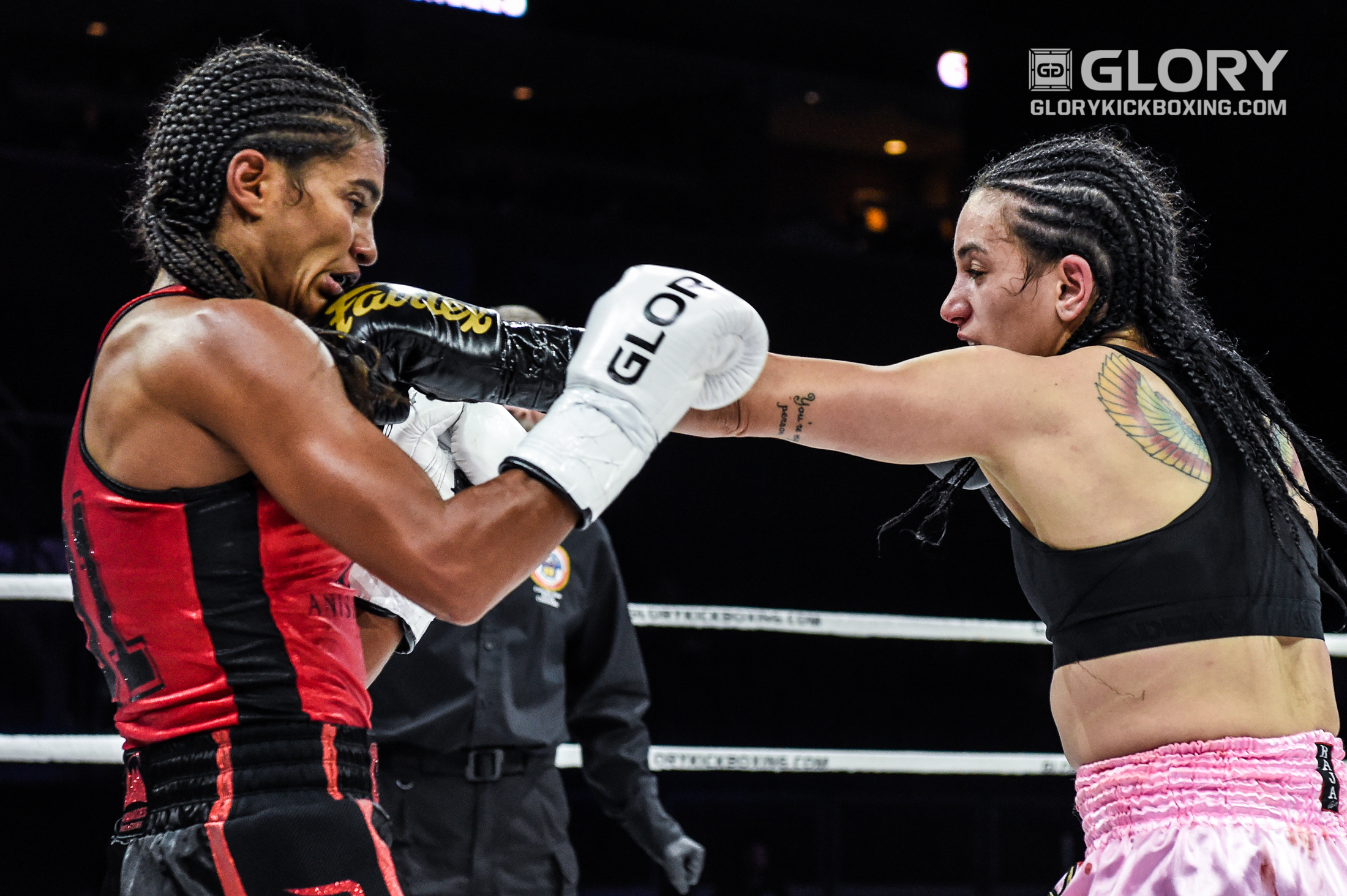 Menezes captures super bantamweight title with controversial decision win over Meksen